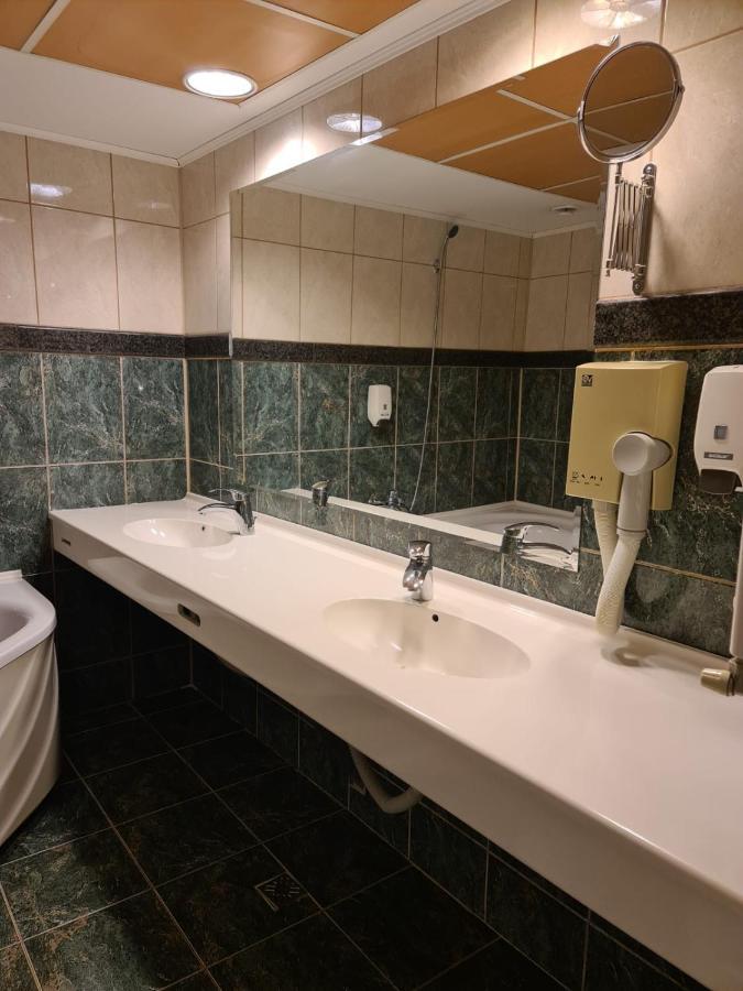 Hotel Mojo 布加勒斯特 外观 照片